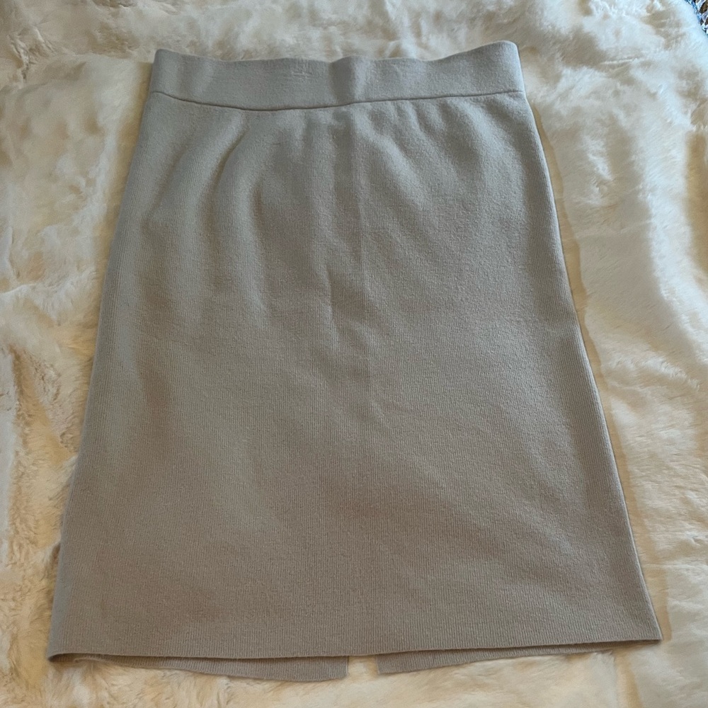 Like new Loft sweater skirt - oatmeal size large
